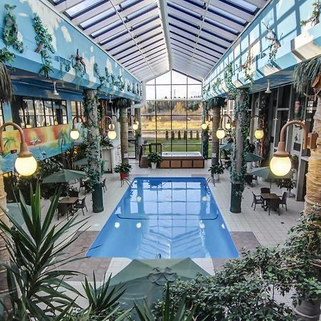 Chicoutimi La Sagueneenne - Hotel Et Centre De Congres מראה חיצוני תמונה