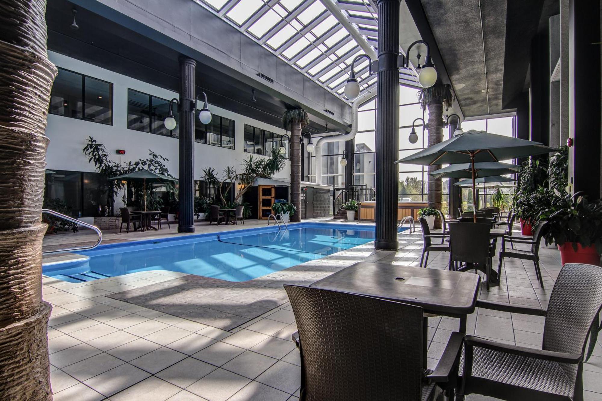 Chicoutimi La Sagueneenne - Hotel Et Centre De Congres מראה חיצוני תמונה