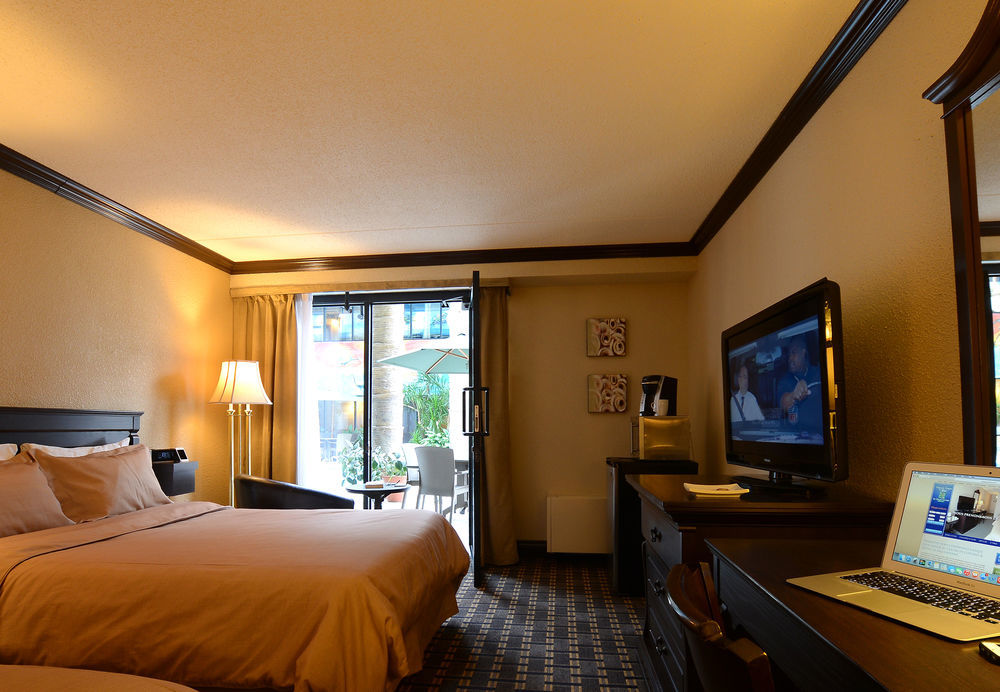 Chicoutimi La Sagueneenne - Hotel Et Centre De Congres מראה חיצוני תמונה