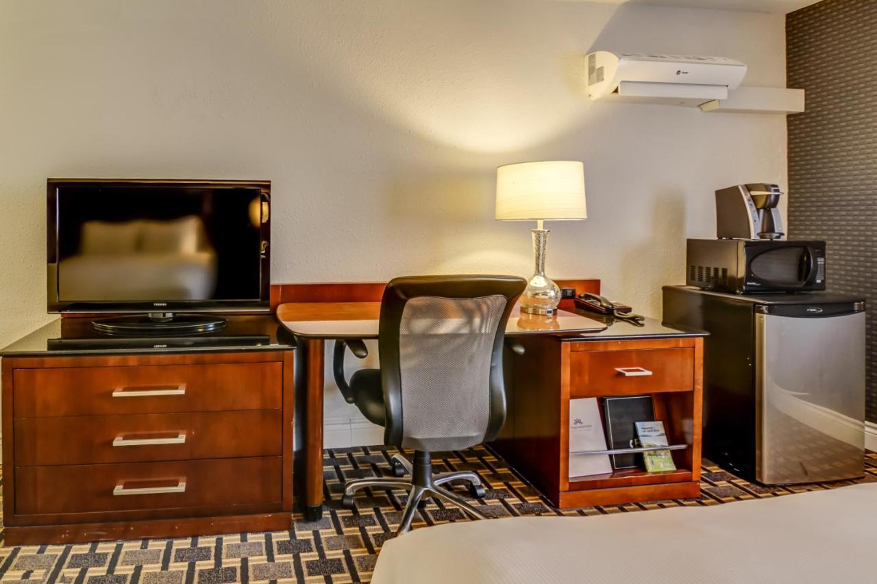 Chicoutimi La Sagueneenne - Hotel Et Centre De Congres מראה חיצוני תמונה